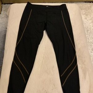 Hot Chilly’s Black L Baselayer Alpine Active Minimalist Monochrome Scandi Girl